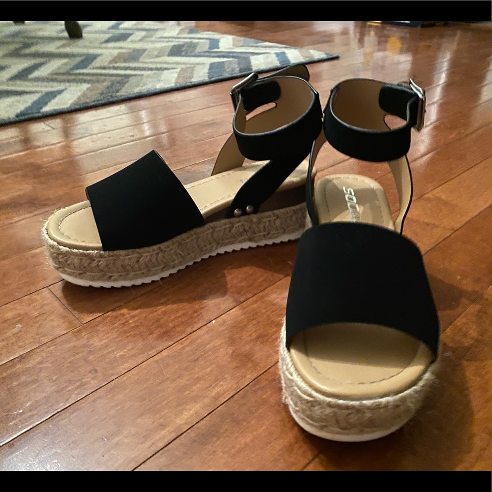 Soda Platform Black Sandal Size 5.5